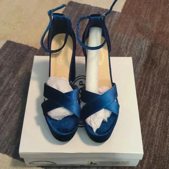 Scoop Women's Velvet Platform Heeled Sandals Size 7.5 - Picture 4 of 6